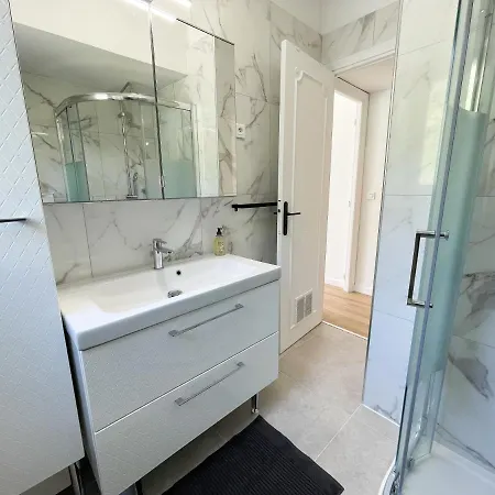 Bord De 3 Apartman Menton